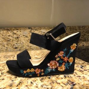 Cute shoes with flower embroidery.